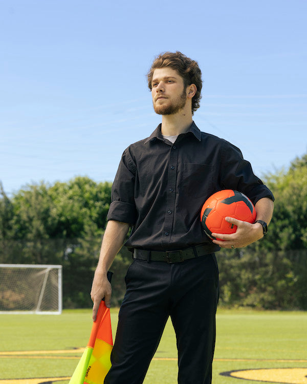 Does holding a flag affect Assistant Referee Performance?